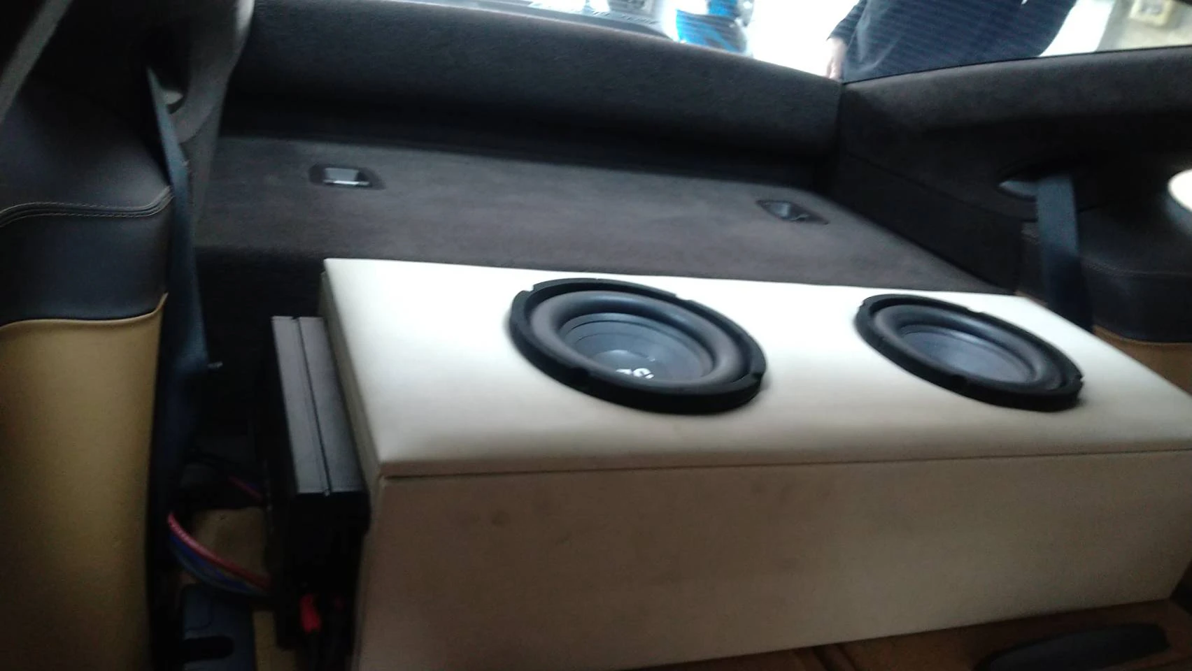 保時捷911 加裝重低音喇叭