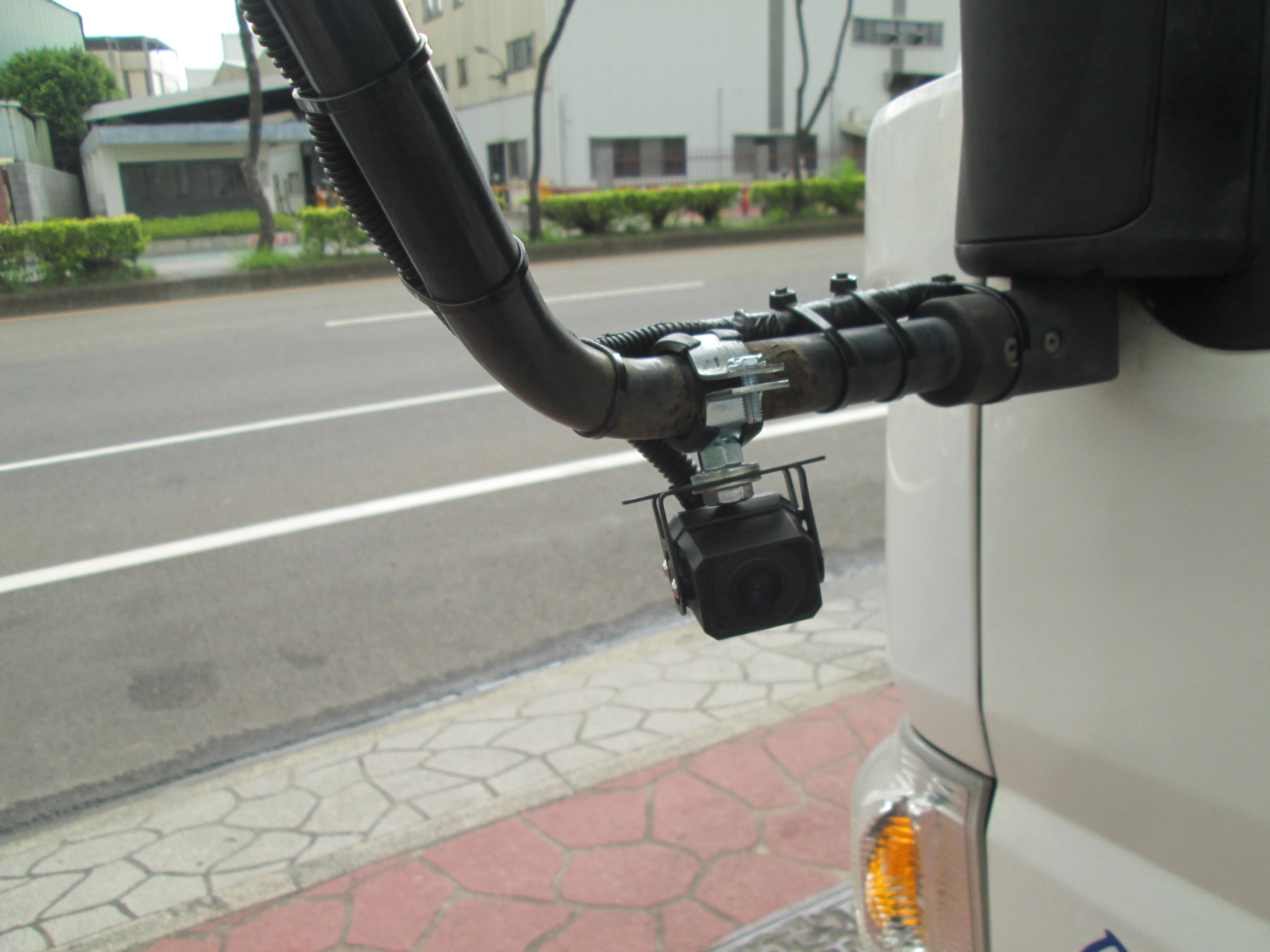 箱型貨車3噸半更換四路新的行車記錄器