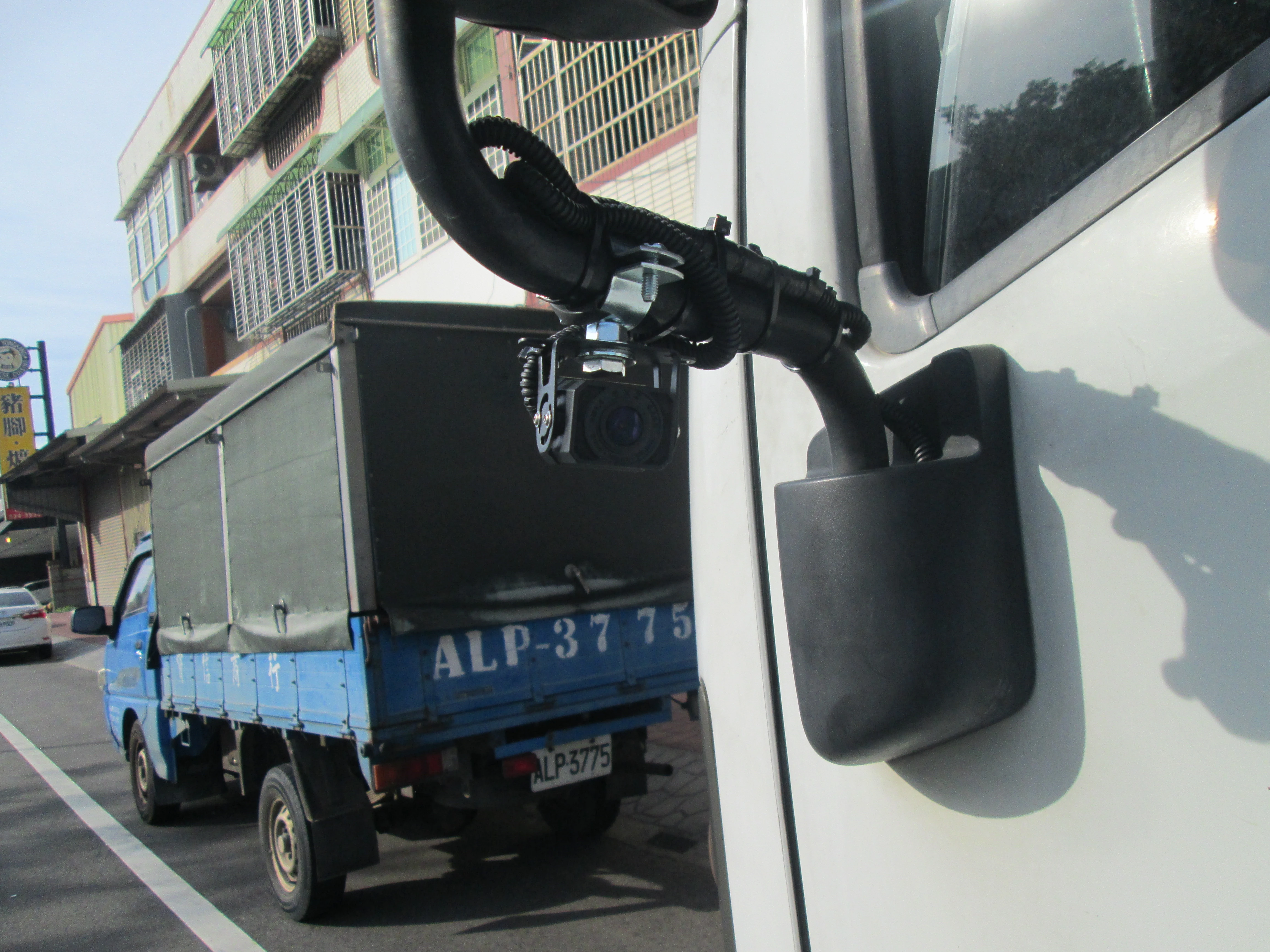 貨車11噸更換行車記錄器