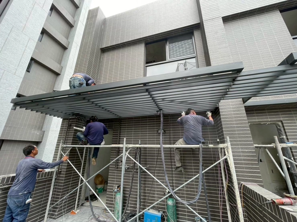 採光罩與雨遮
