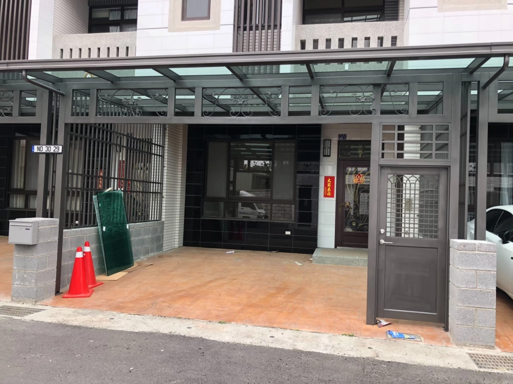 採光罩與雨遮