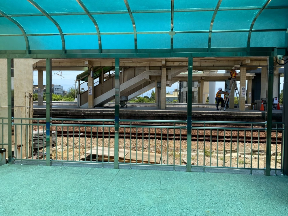 採光罩與雨遮