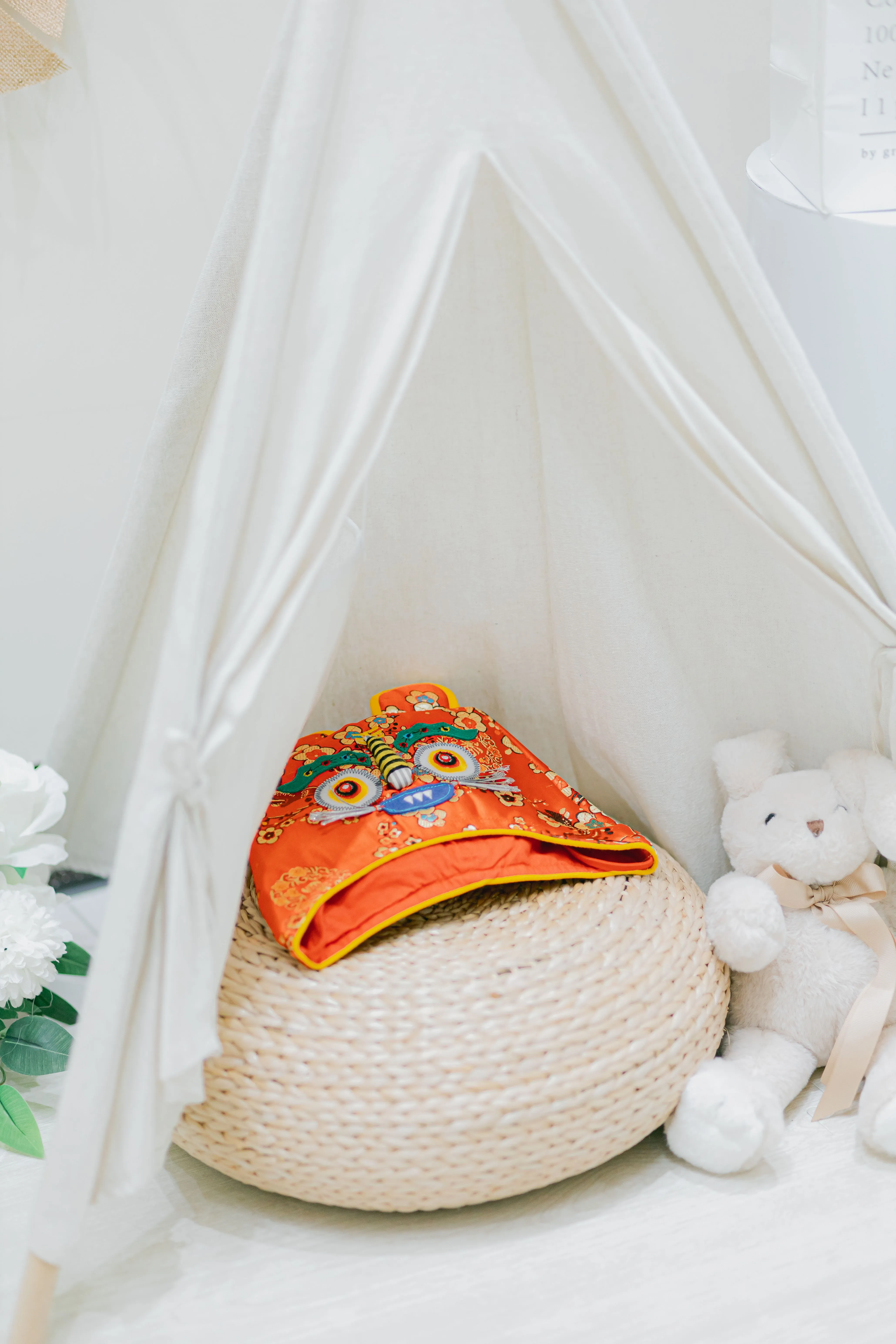 《她抱著孩子進來時，我看見了一種“堅強到快碎掉”的媽媽樣子》