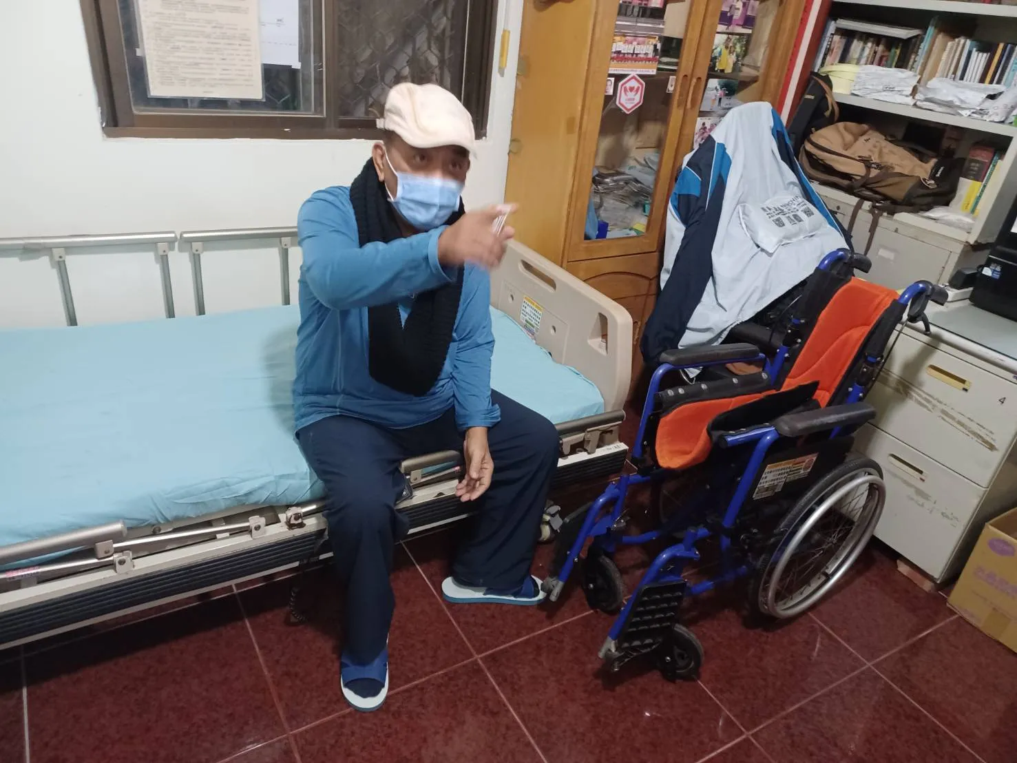 更換新電池與新的後輪胎｜屏東電動輪椅｜高雄電動輪椅