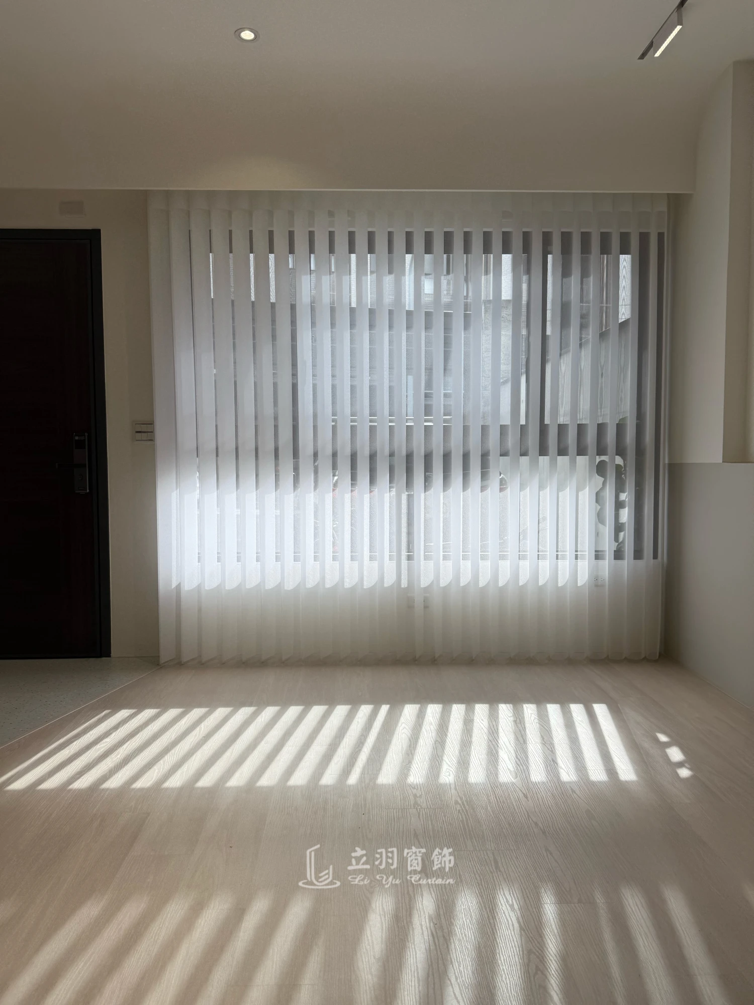 直立柔紗簾｜穿透簾