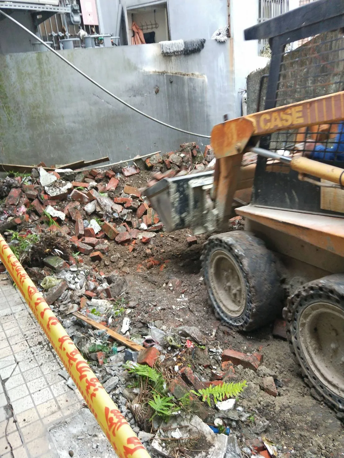 違建由誰找拆除公司？