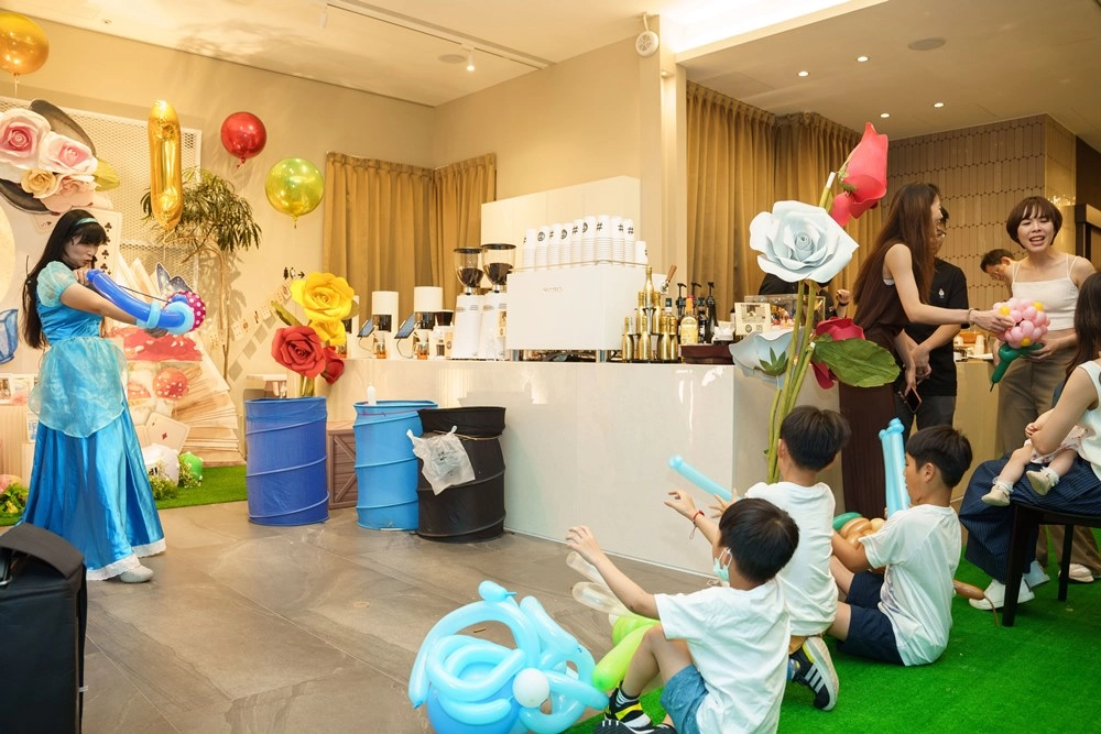 氣球哥哥 - 姊姊