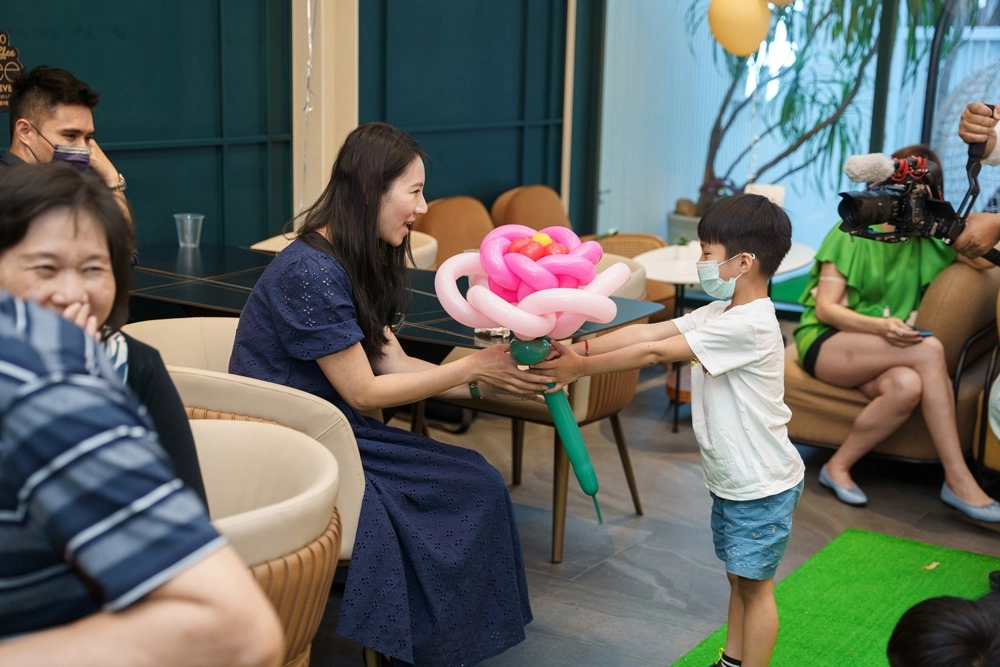 氣球哥哥 - 姊姊