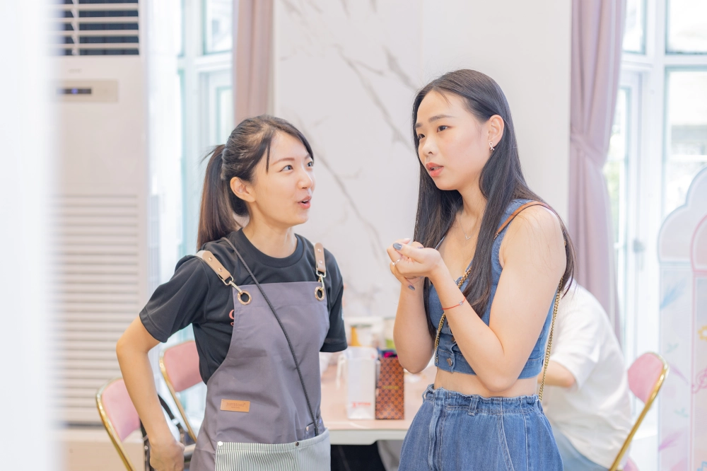 與主持人討論客製化流程