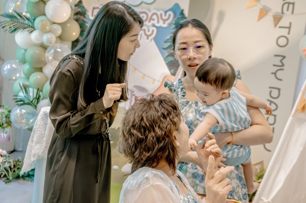 與主持人討論客製化流程