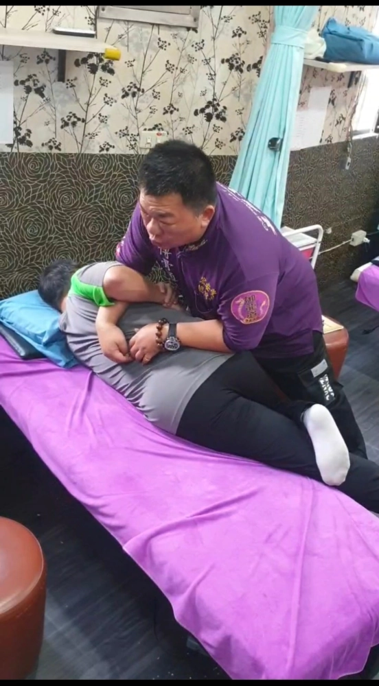 脊椎矯正