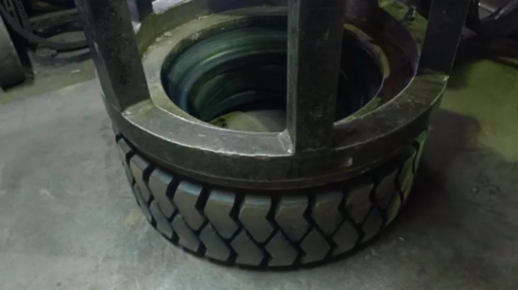 堆高機氣胎安裝