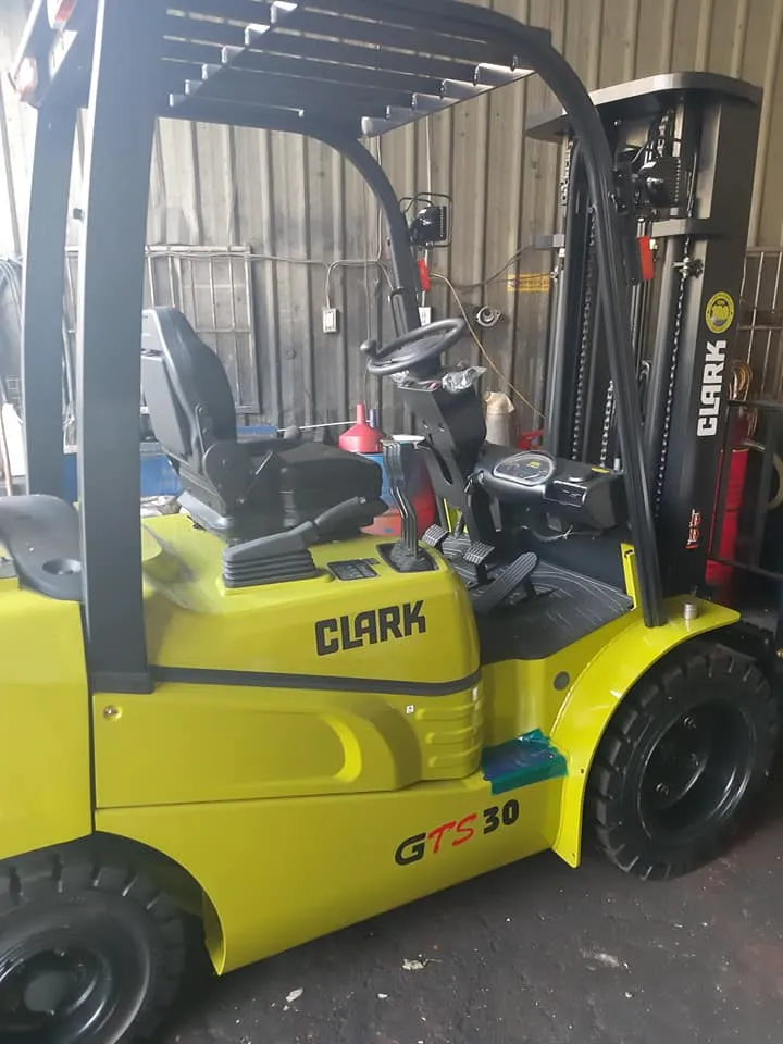 CLARK堆高機更換實心胎