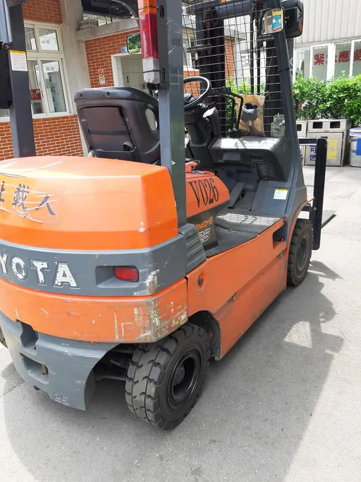 堆高機輪胎更換