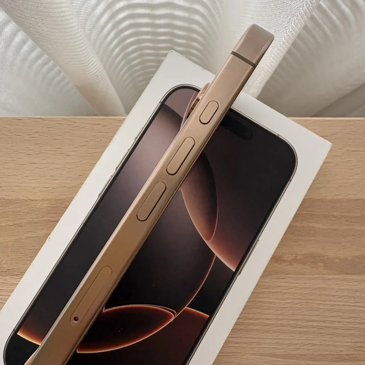 台中 保固2026/8 Apple iPhone 16 Pro 128G 金色 保固極長 外觀超極新！