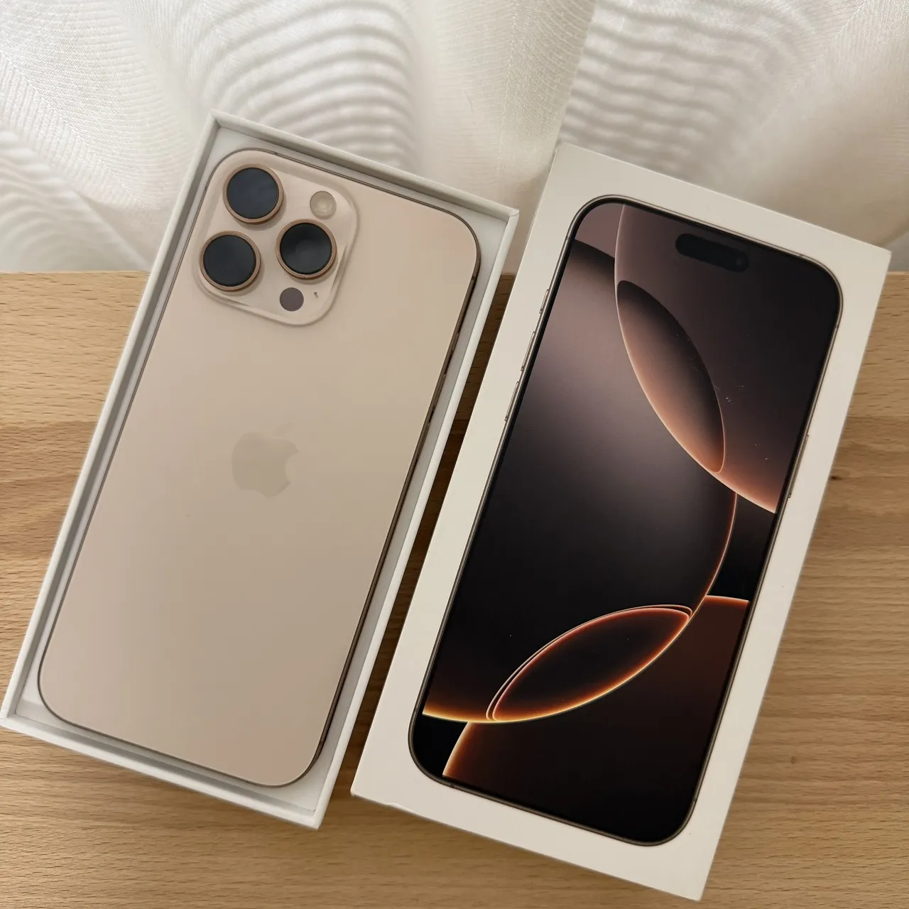 台中 Apple iPhone 16 Pro Max 256G 6.9吋 金色 電池90%!無維修過!外觀不錯！