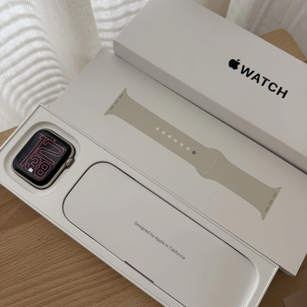 Apple Watch SE3 44mm gps 星光色