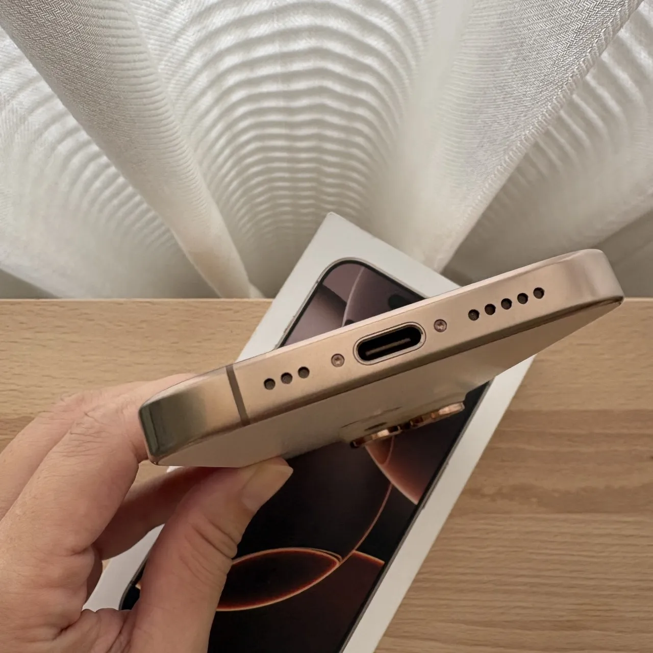 台中 保固2026/8 Apple iPhone 16 Pro 128G 金色 保固極長 外觀超極新！