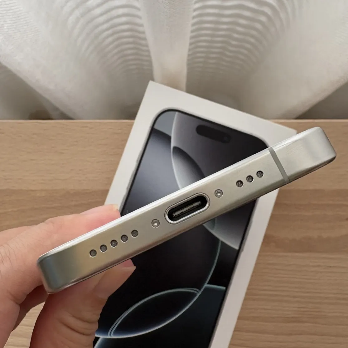 台中 保固2025/10【512G】Apple iPhone 16 Pro 512G 白色 外觀漂亮！無維修！