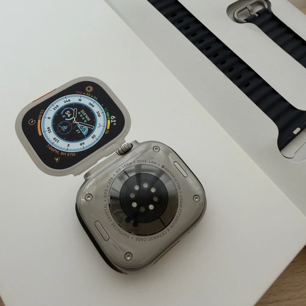 台中 Apple Watch Ultra 1代 49mm LTE A2684 鈦金屬錶殼 海洋風錶帶 電池100! 外觀很新!