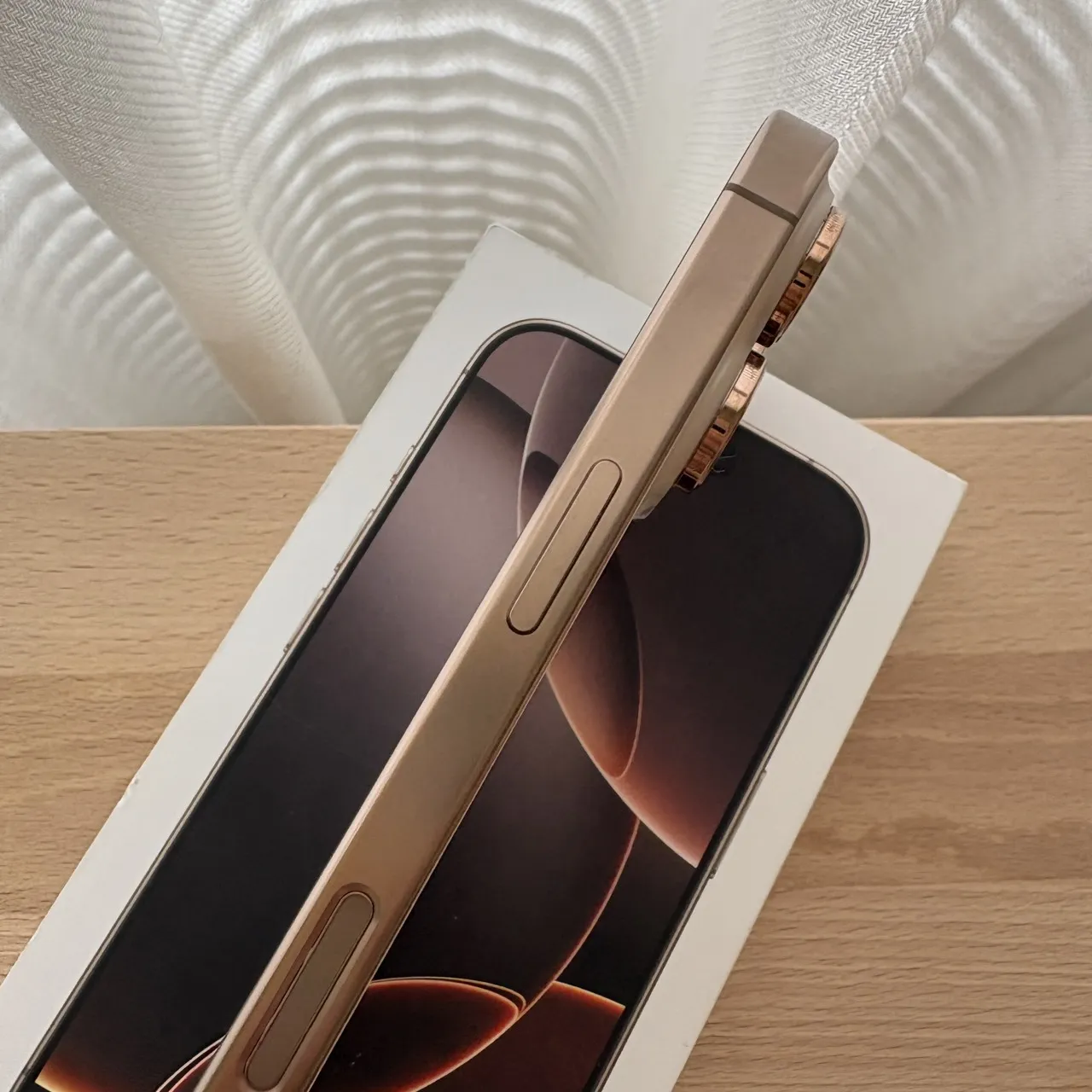 台中 保固2026/8 Apple iPhone 16 Pro 128G 金色 保固極長 外觀超極新！