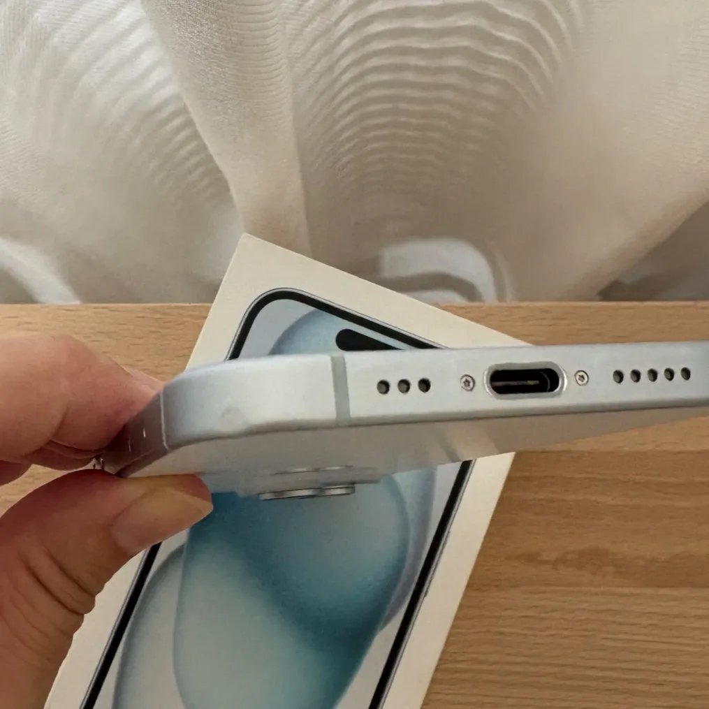 台中 Apple iPhone 15 128G 藍色 震動固障 其他正常