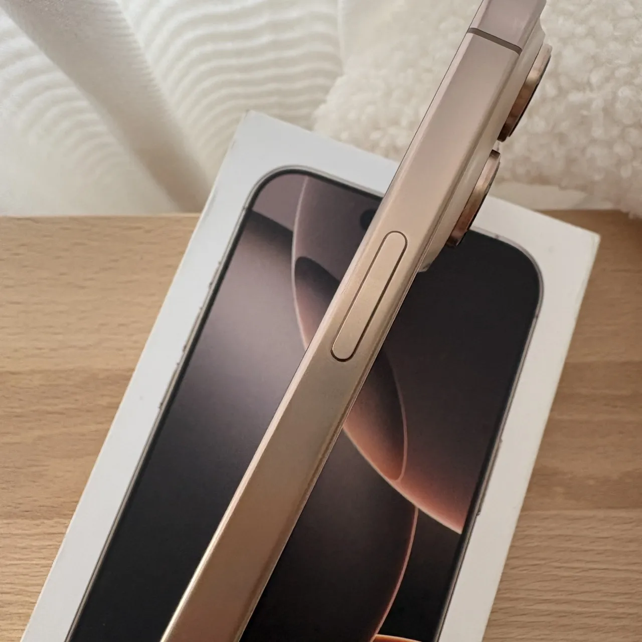 台中 Apple iPhone 16 Pro Max 512G 6.9吋 金色 外觀無傷! 無維修過!功能正常!