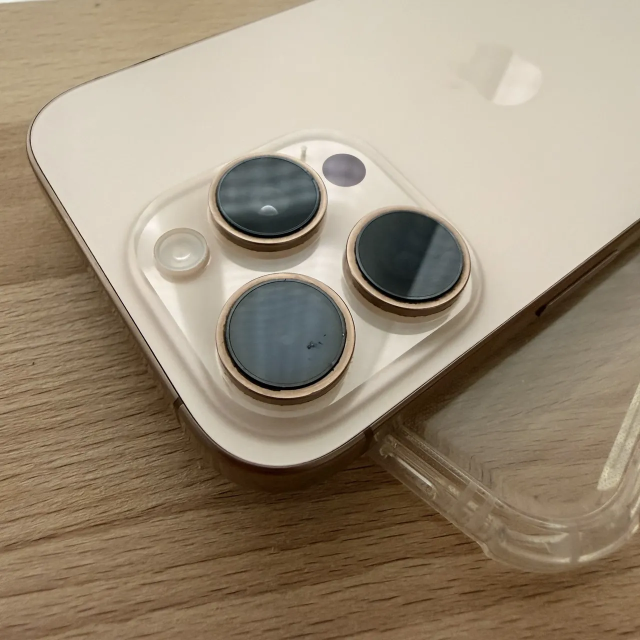 台中 Apple iPhone 16 Pro 128G 6.3吋 金色 電池88% 相機有黑點