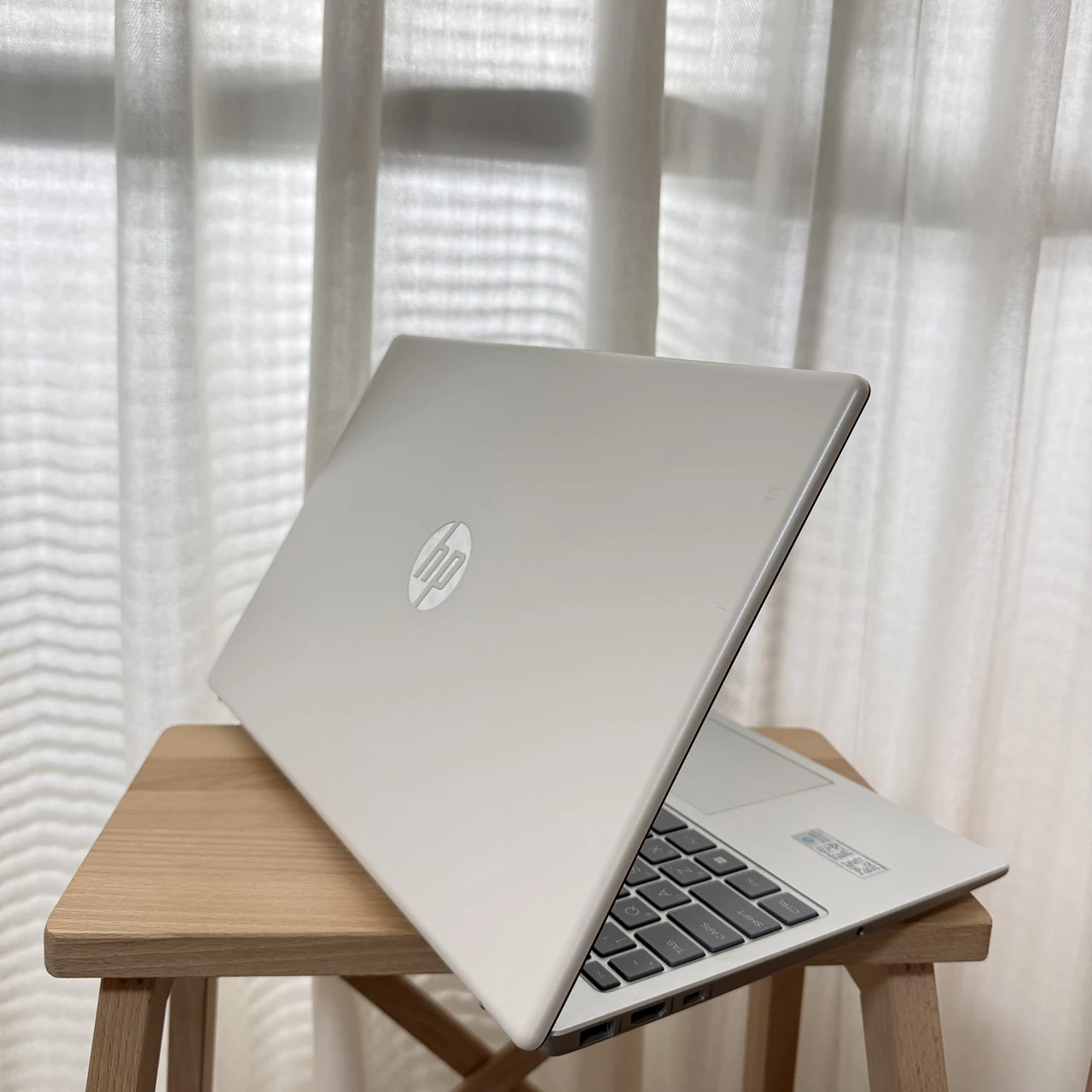 台中 保固2026/12 HP 15-fd0155TU |13代 i5-1335U |16GB |512GB SSD | 銀色 文書型筆電 少用!外觀漂亮!