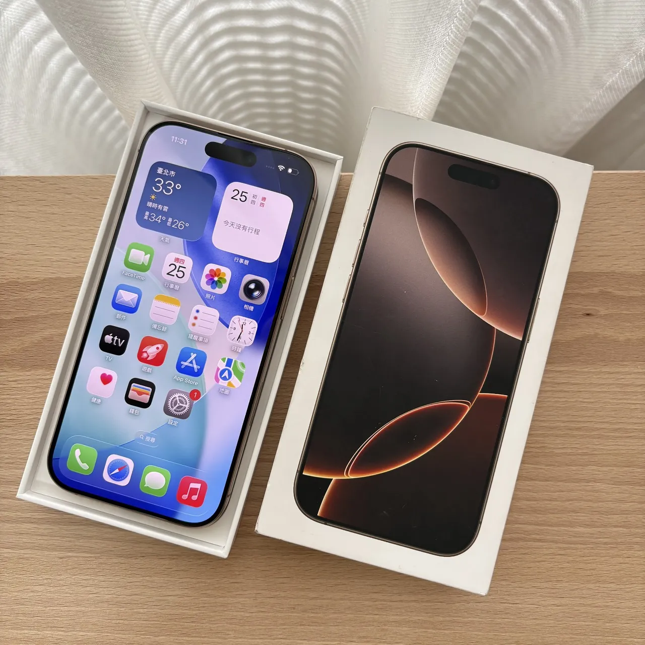 台中 保固2026/8 Apple iPhone 16 Pro 128G 金色 保固極長 外觀超極新！