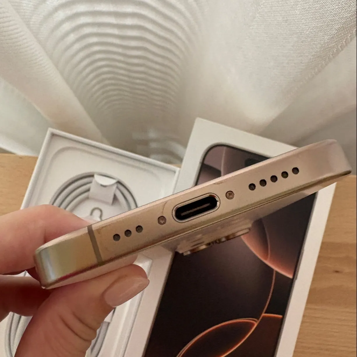 台中【1TB】Apple iPhone 16 Pro 1TB 6.3吋 金色 外觀漂亮！無拆修！