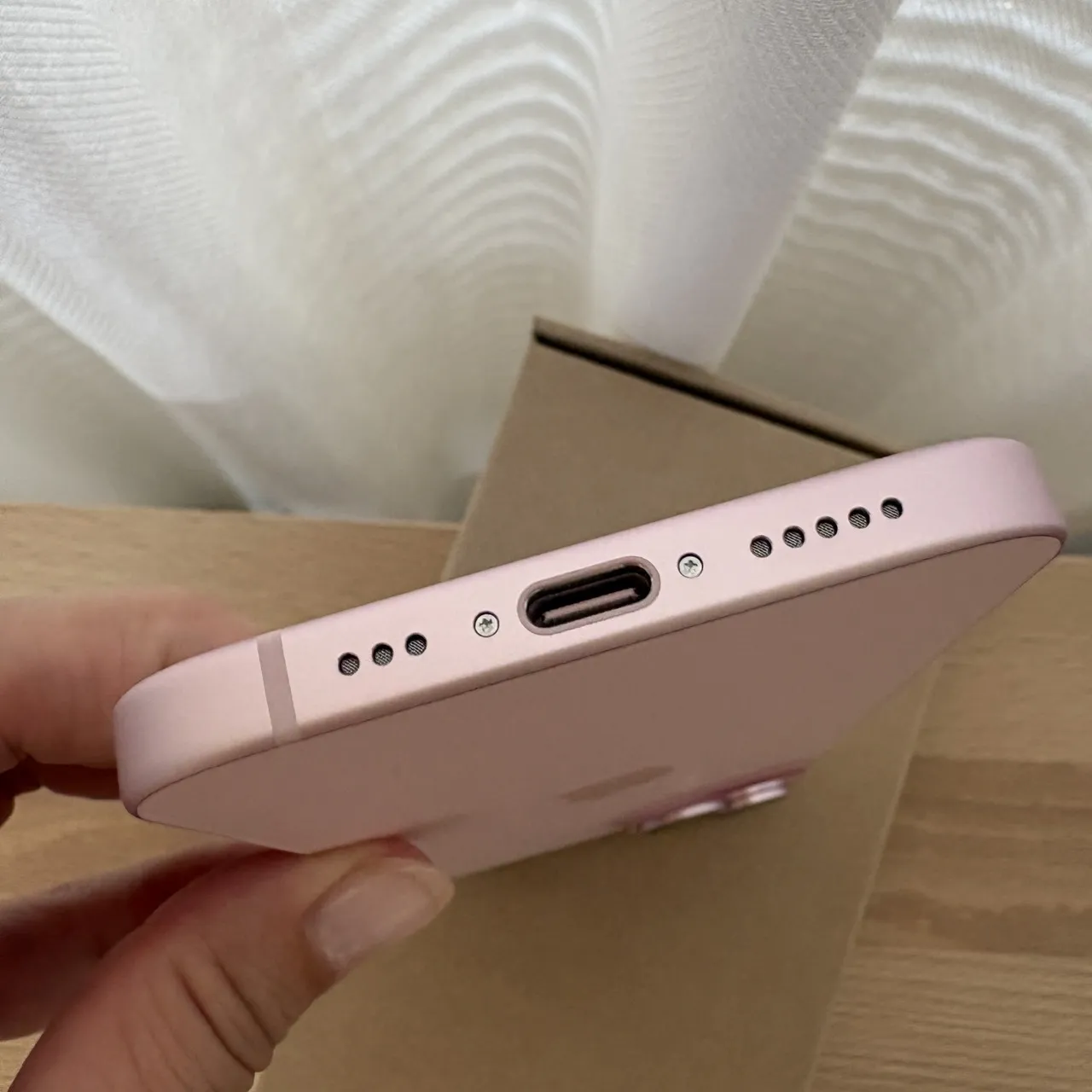 台中 新機 Apple iPhone 15 128G 6.1吋 粉色 保險理賠機!全新未使用!電池100%,循環0