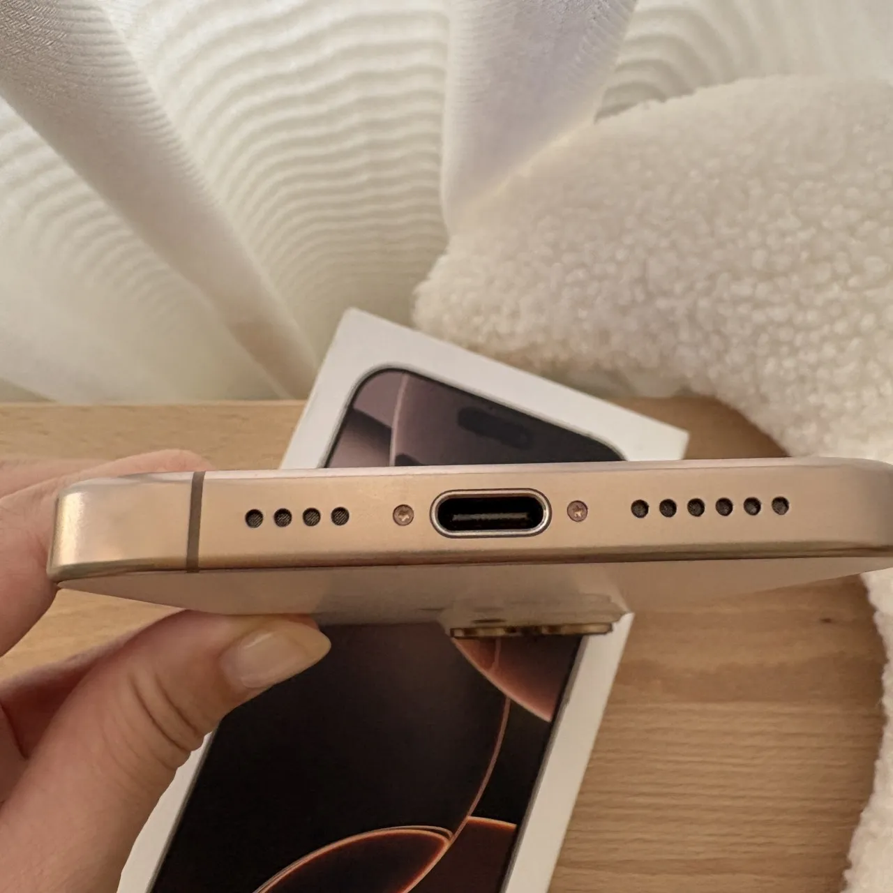 台中 Apple iPhone 16 Pro Max 512G 6.9吋 金色 外觀無傷! 無維修過!功能正常!