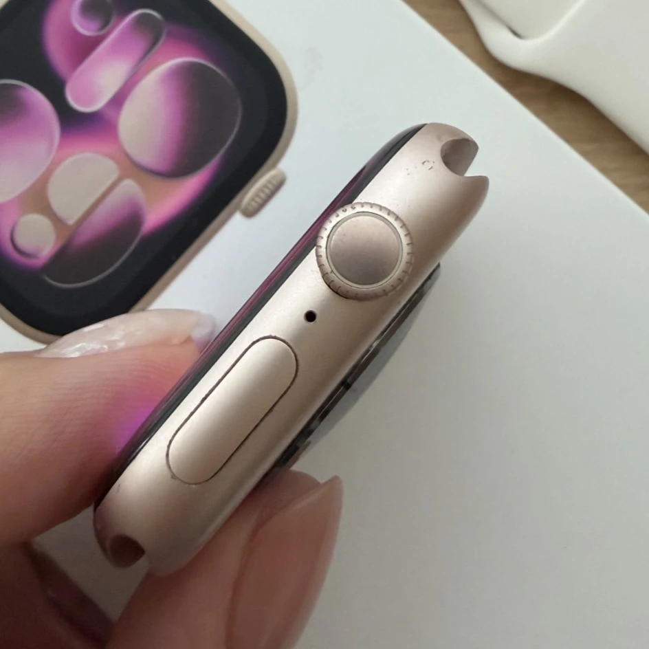 台中 保固2026/12 Apple Watch 11 46mm GPS S11 鋁金屬 金色 全新M/L運動錶帶