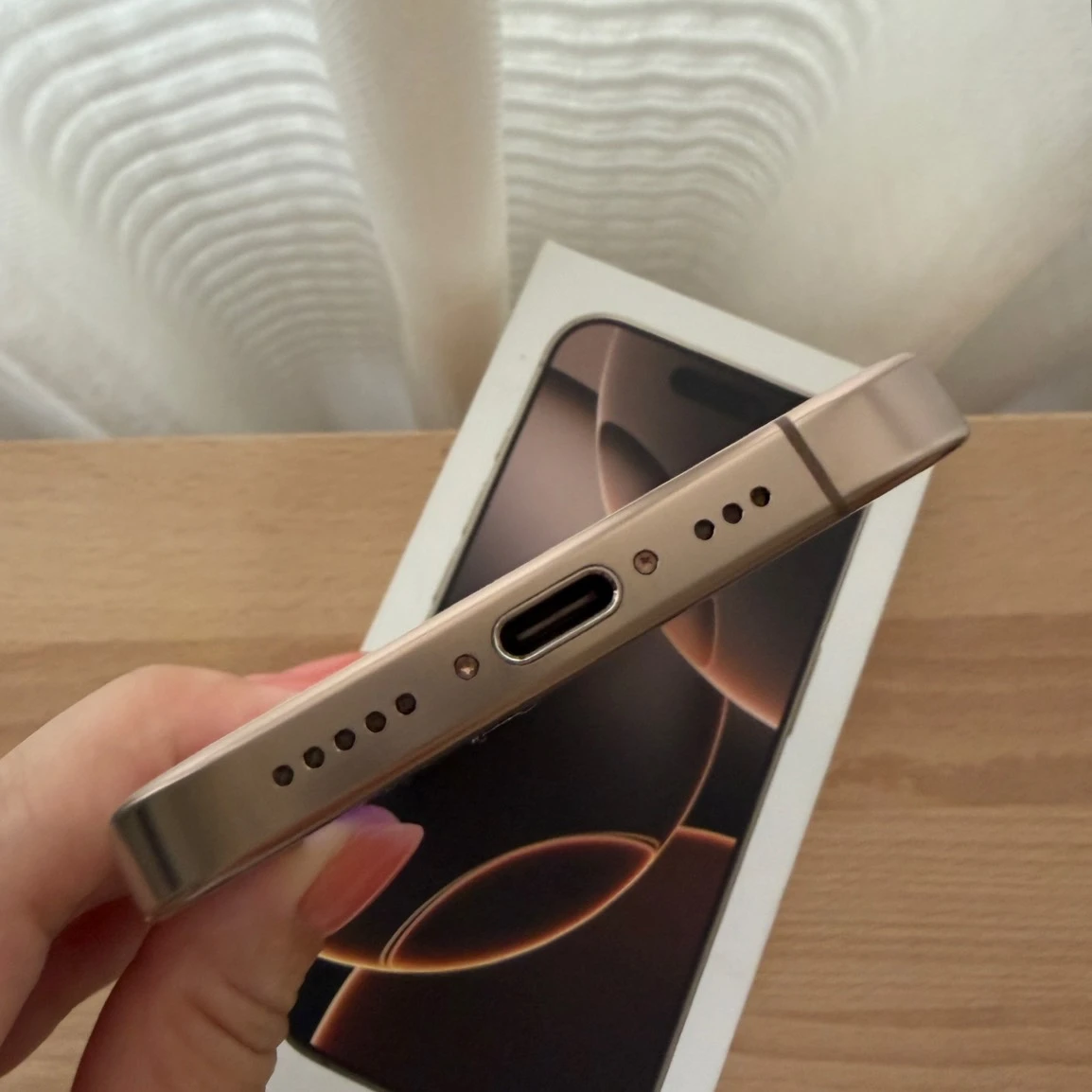 Apple iPhone 16 Pro 256G 6.3吋 金色