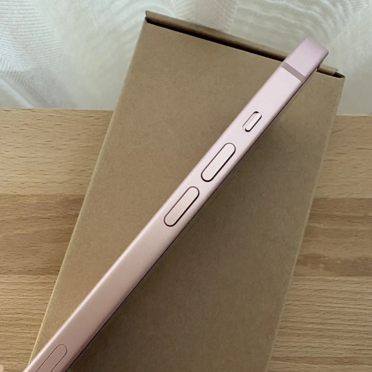 台中 新機 Apple iPhone 15 128G 6.1吋 粉色 保險理賠機!全新未使用!電池100%,循環0