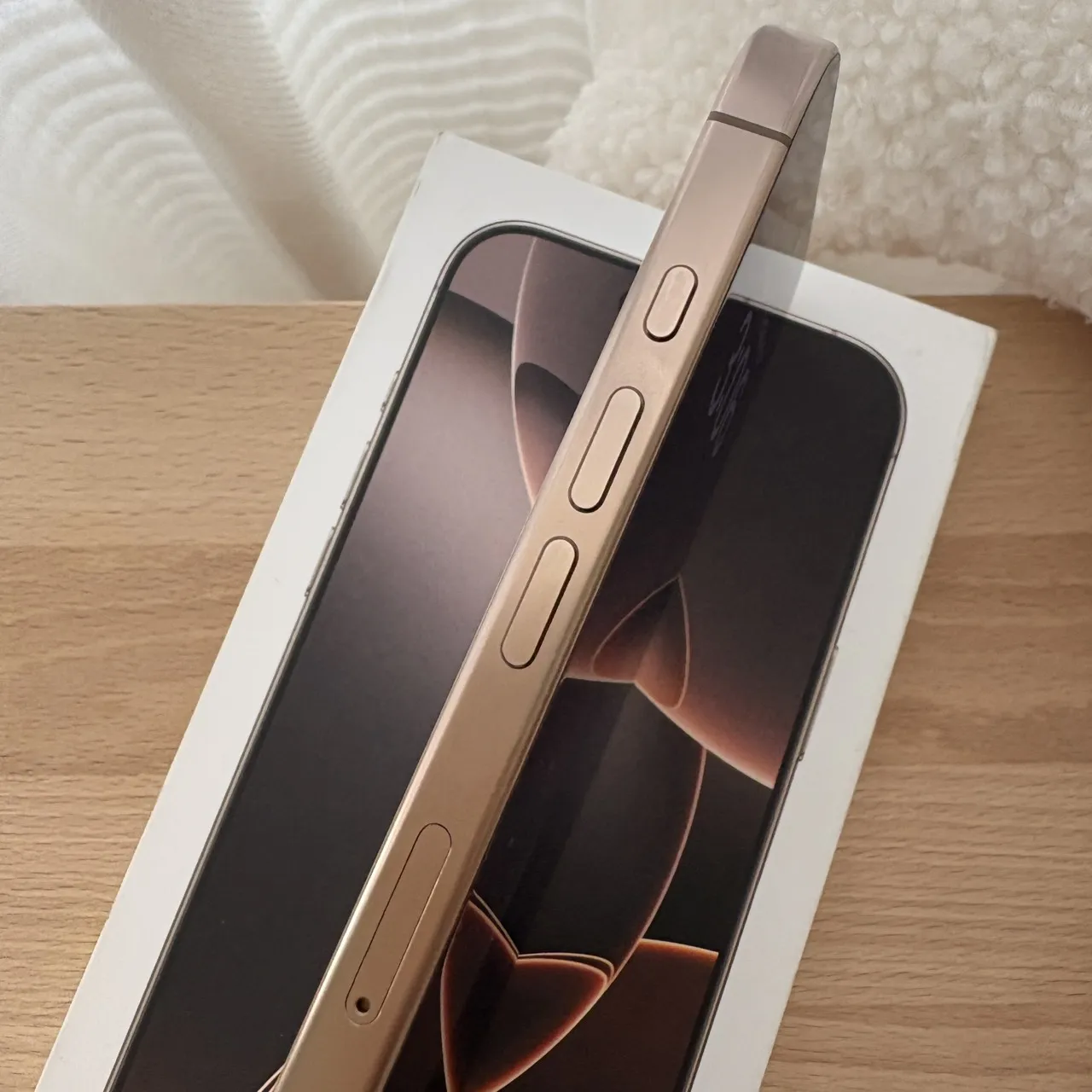 台中 Apple iPhone 16 Pro Max 512G 6.9吋 金色 外觀無傷! 無維修過!功能正常!