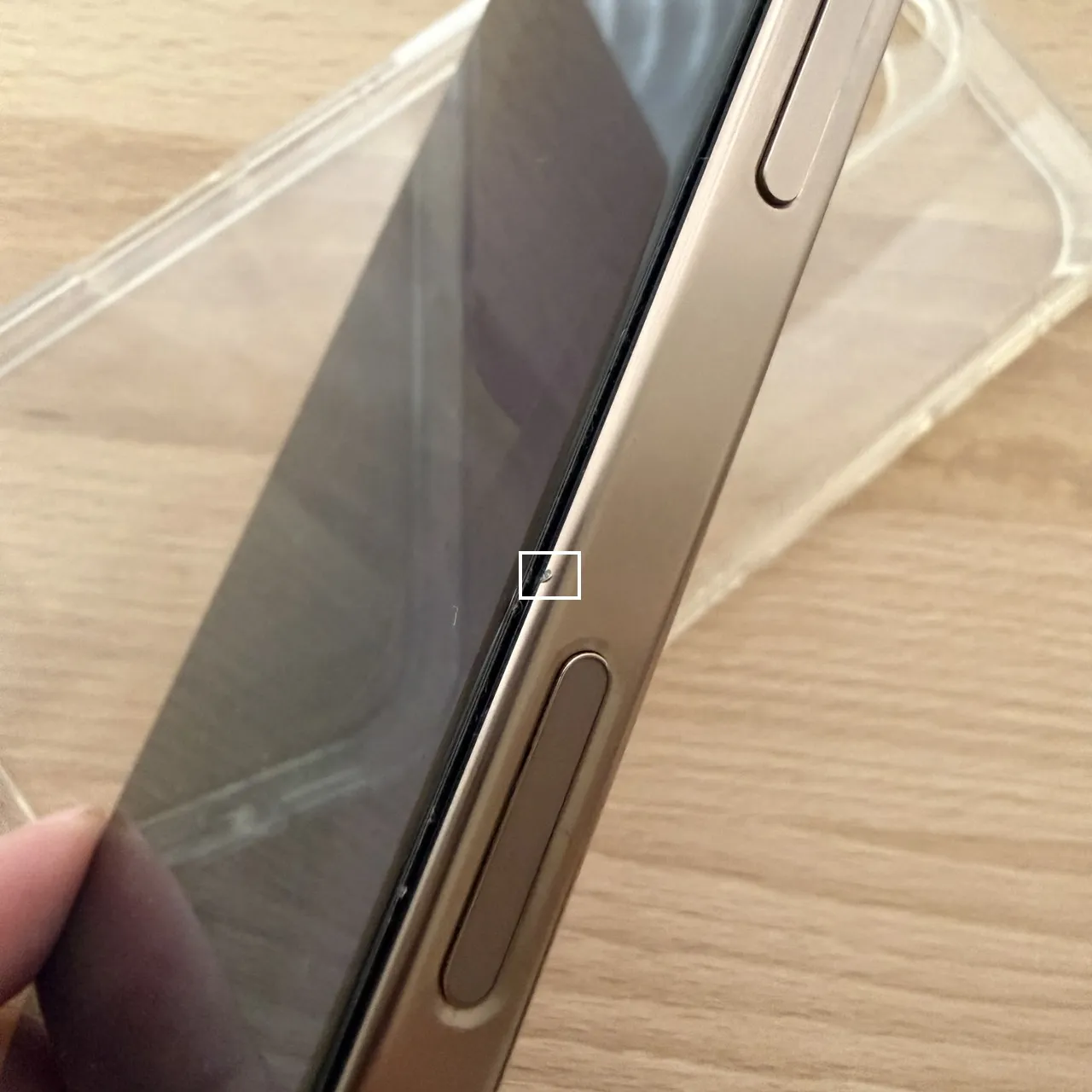 台中 Apple iPhone 16 Pro 128G 6.3吋 金色 電池88% 相機有黑點