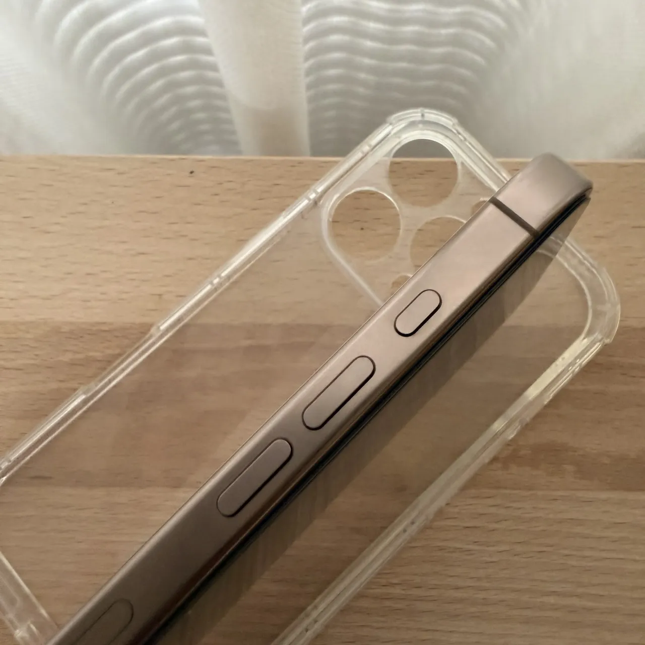 台中 Apple iPhone 16 Pro 128G 6.3吋 金色 電池88% 相機有黑點