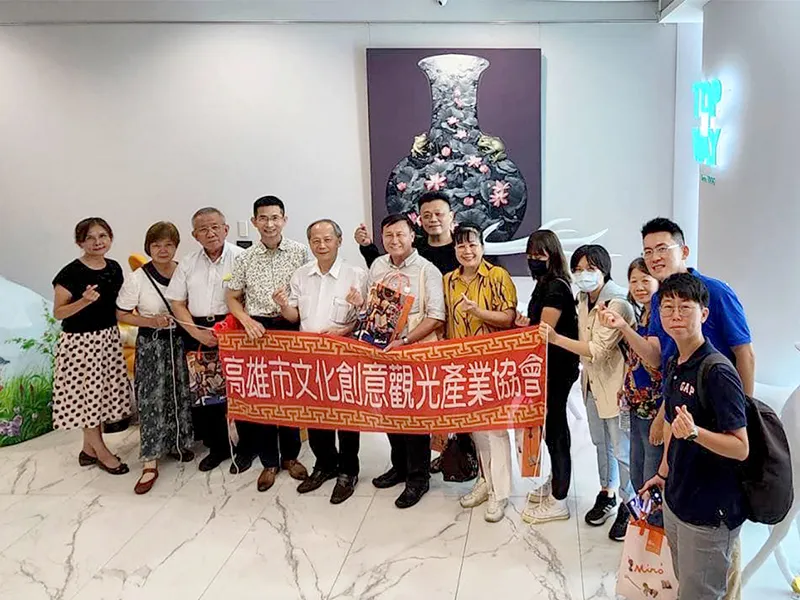 「見證高雄文創力」活動，蒞臨仲威文創總公司參訪交流，邀請何正良總經理演講分享。