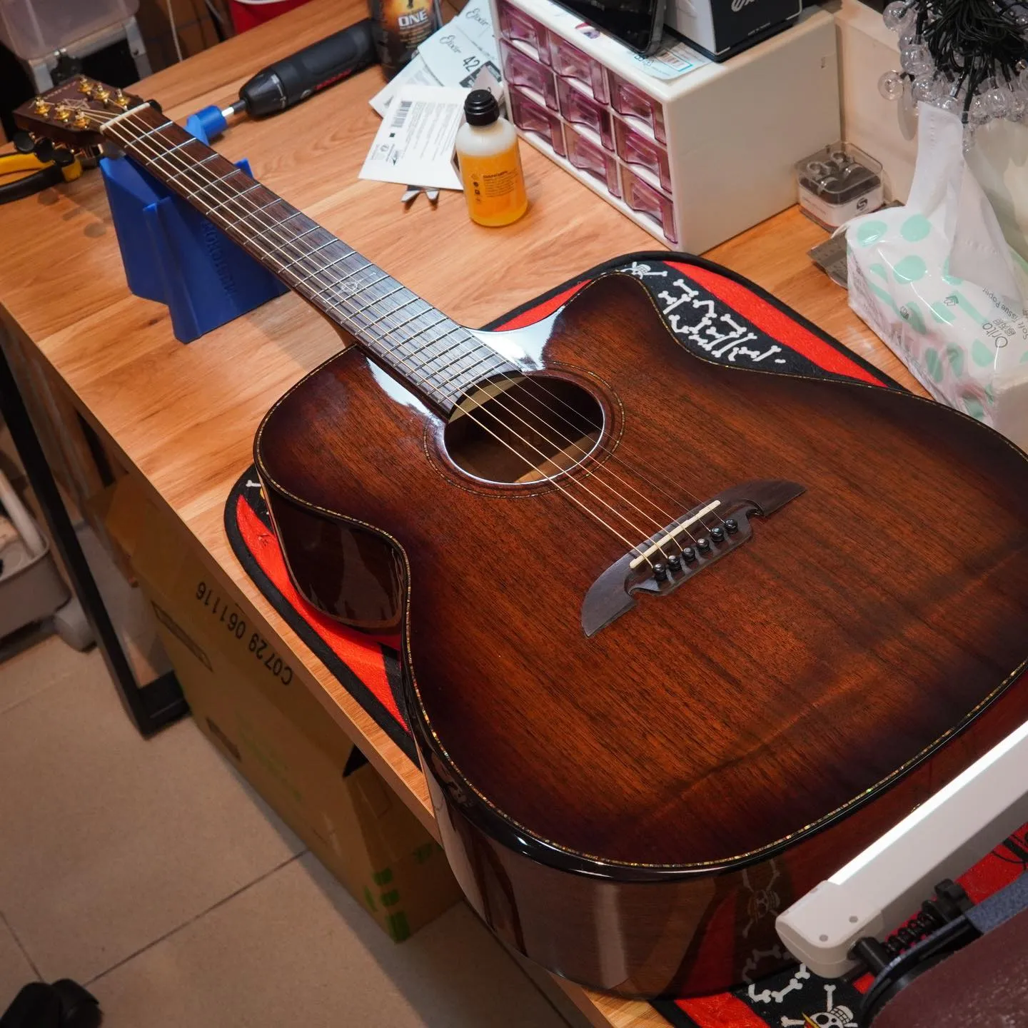 20230128_Alvarez 換弦&保養&安裝Schaller背帶扣｜樂器保養｜台中樂器保養