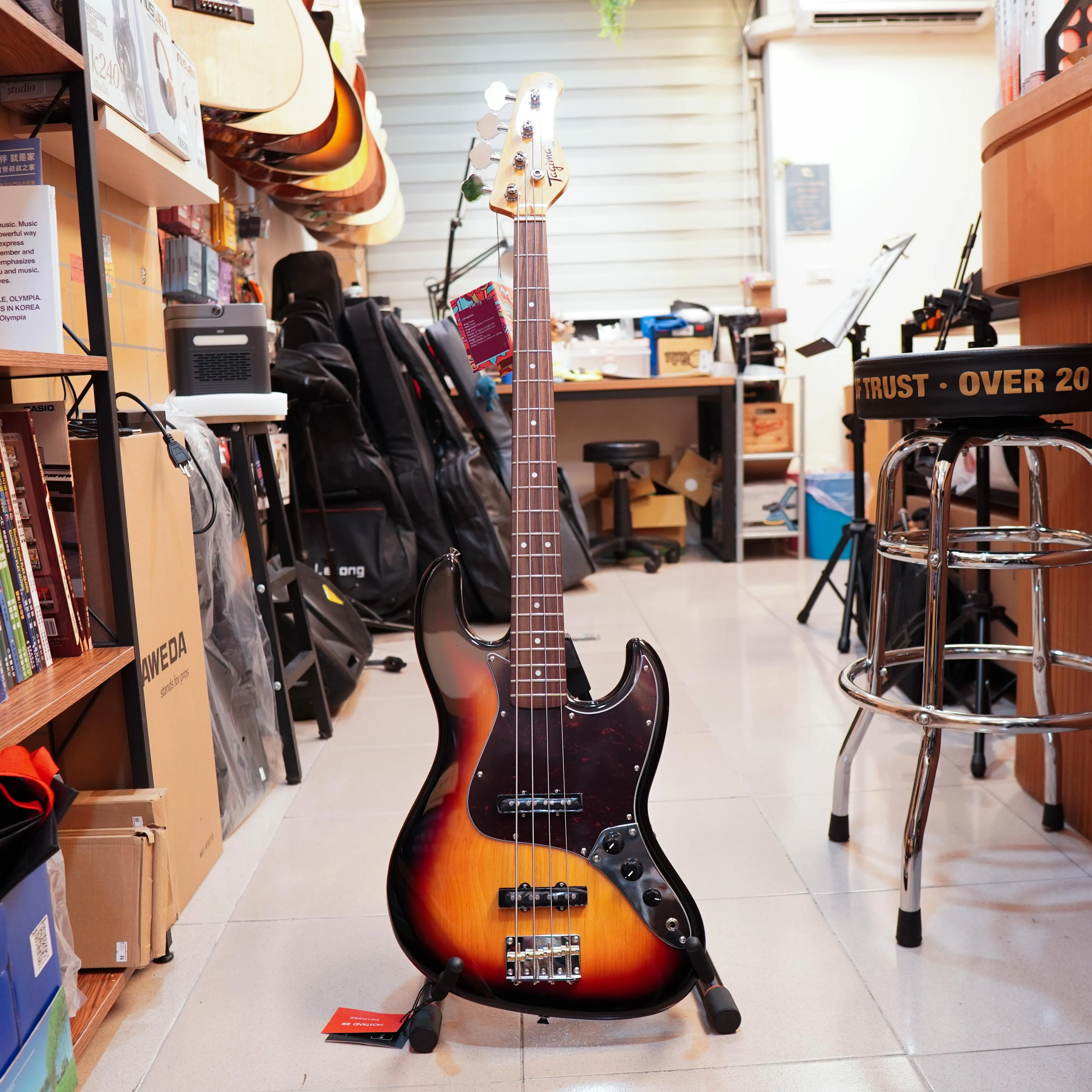 Tagima TW-73 Bass Guitar Sunburst