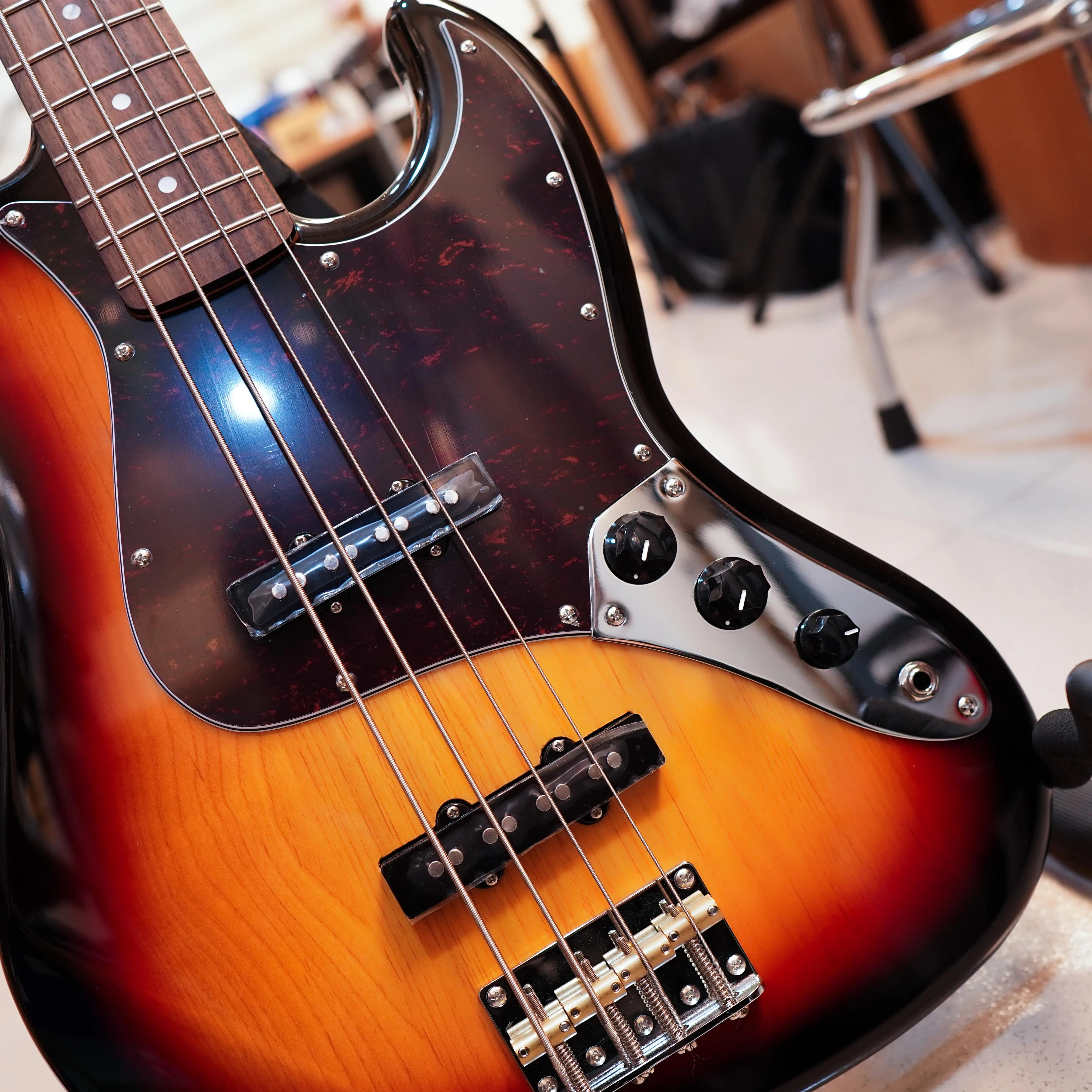 Tagima TW-73 Bass Guitar Sunburst