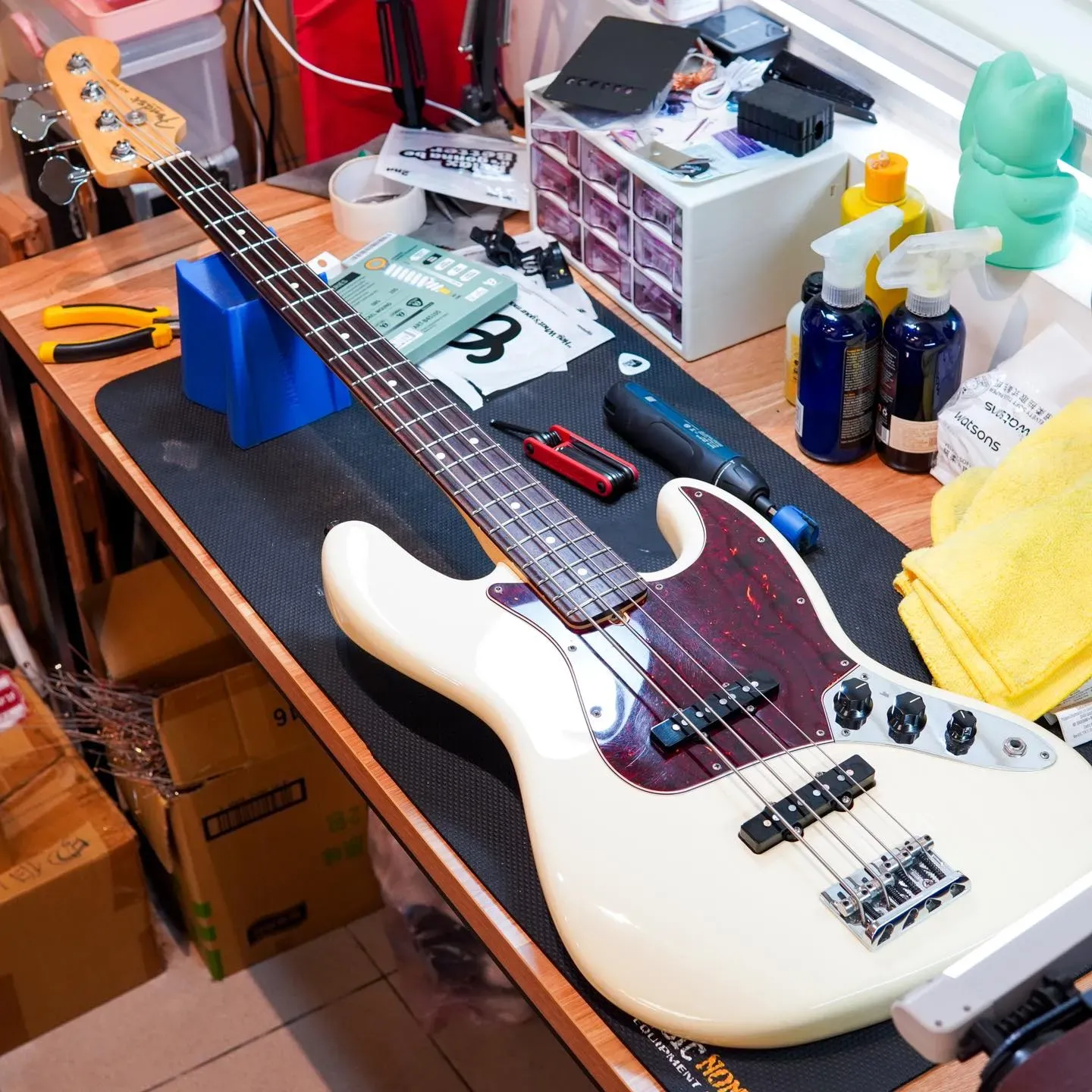 20241023_Fender professional jazz bass 保養&換弦｜電吉他課程｜台中電吉他課程