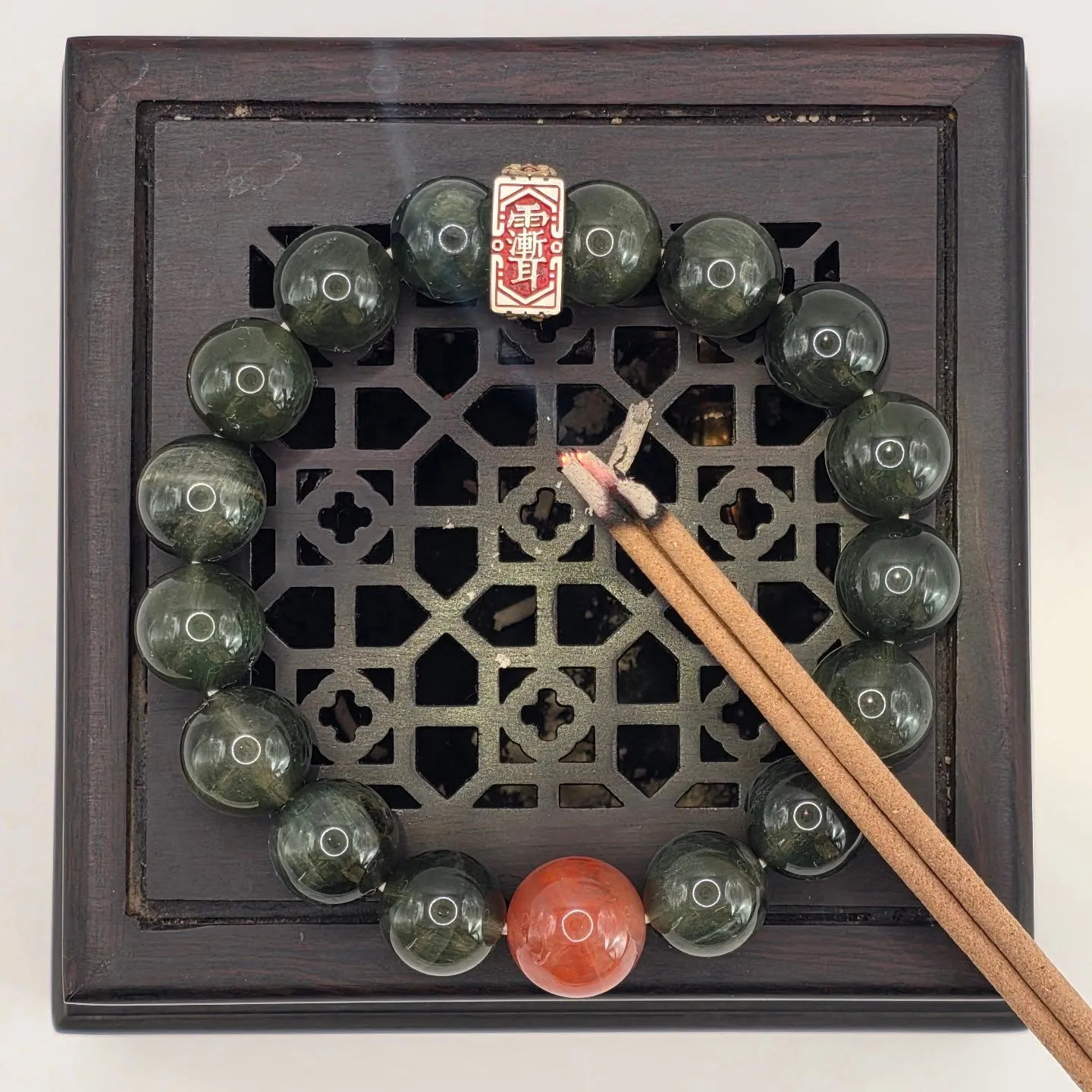 滿礦順絲綠髮晶（主珠：紅瑪瑙）