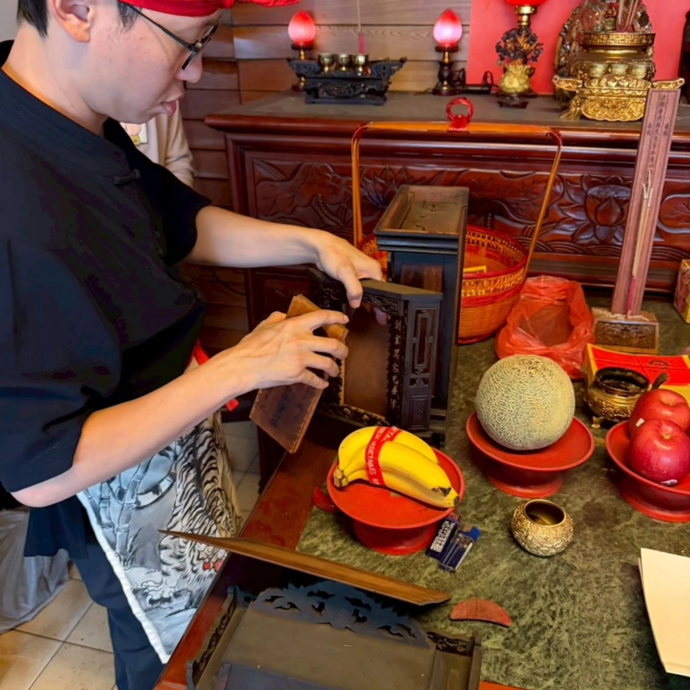 神尊功德圓滿奉送歸天