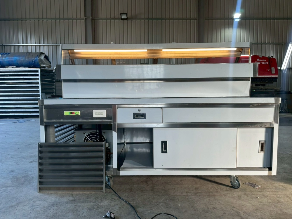 304不鏽鋼鹹酥雞斜面玻璃冷藏展示台