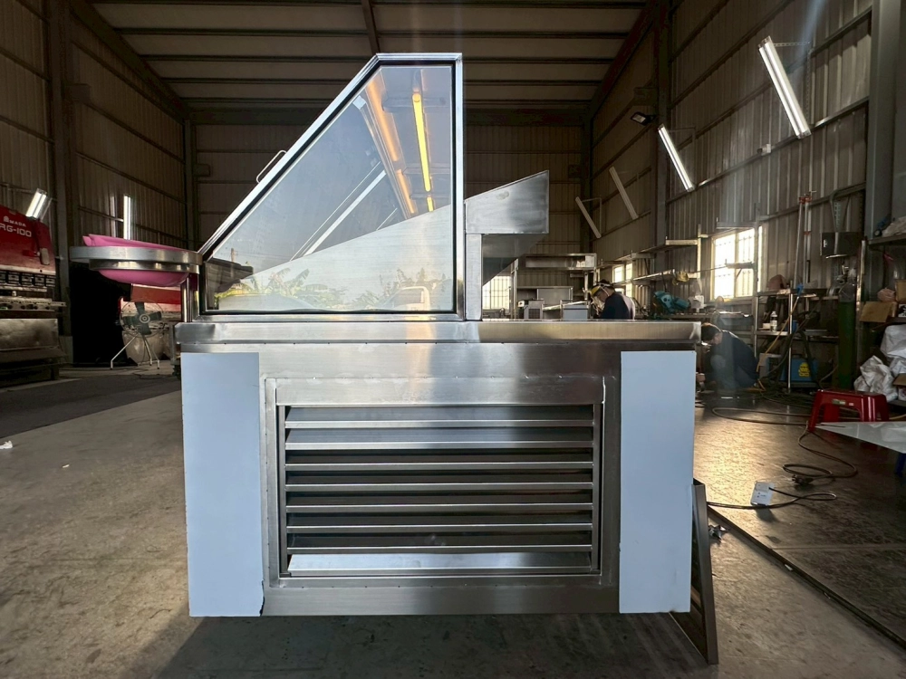 304不鏽鋼鹹酥雞斜面玻璃冷藏展示台