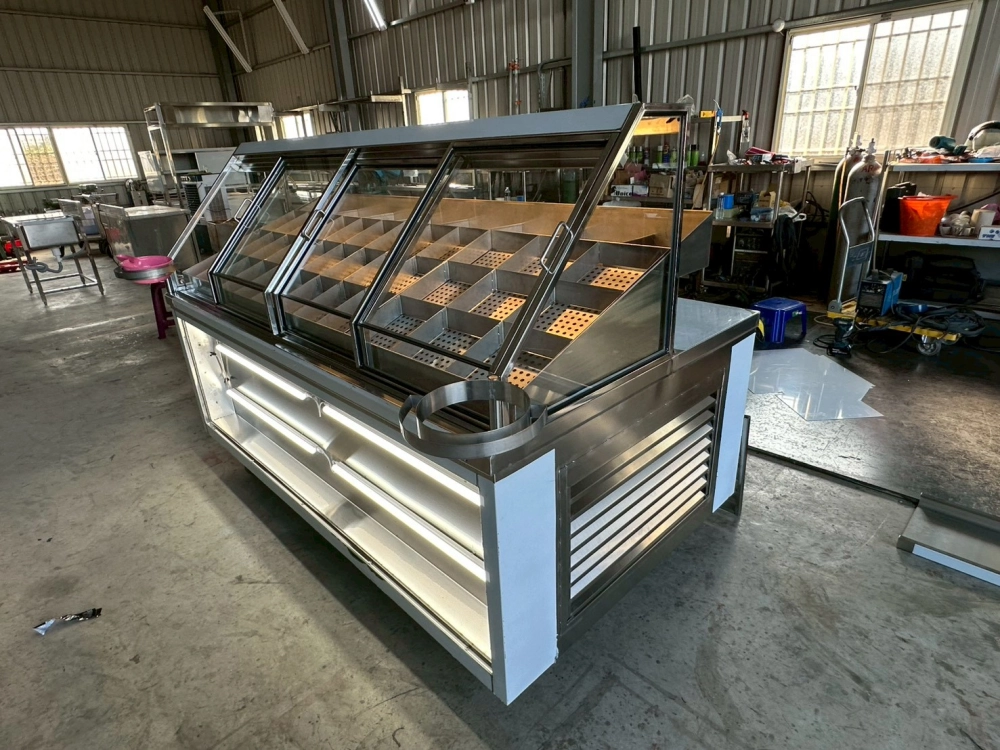 304不鏽鋼鹹酥雞斜面玻璃冷藏展示台