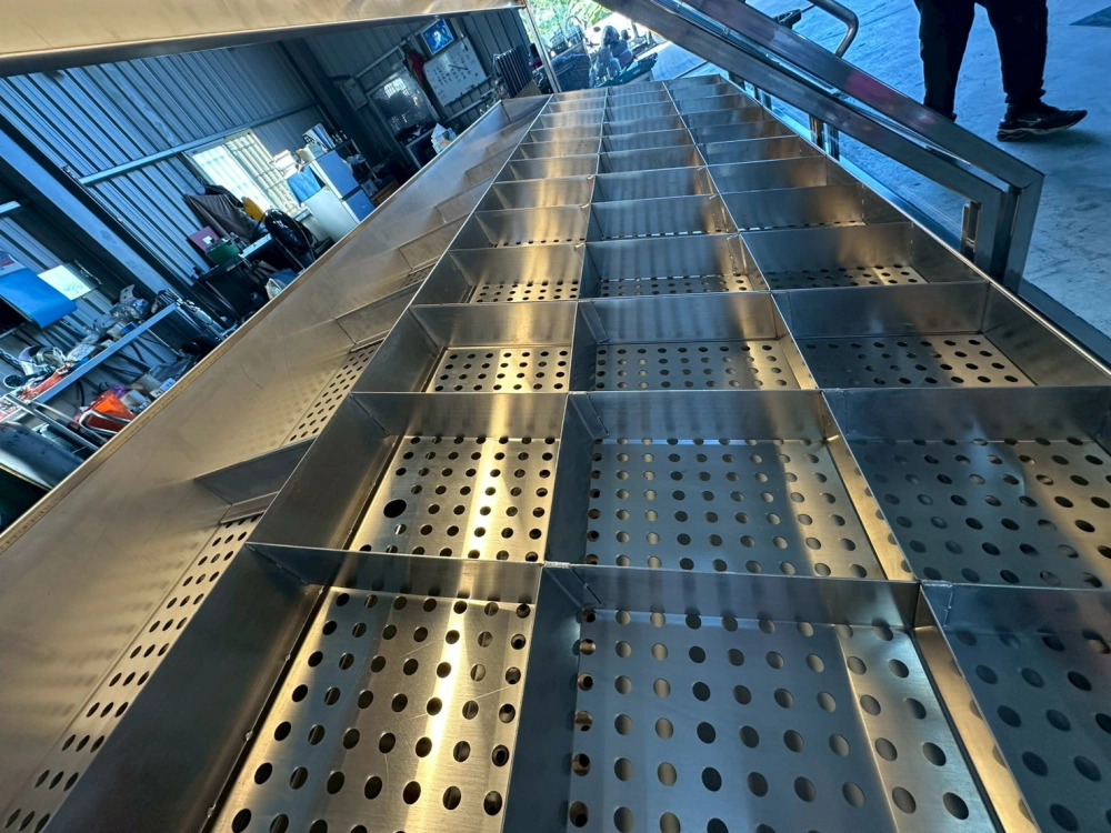 304不鏽鋼鹹酥雞斜面玻璃冷藏展示台